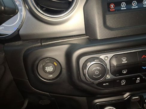 Used 2021 Jeep Wrangler Unlimited Sahara AWD/4WD image 20