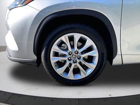 Used 2021 Toyota Highlander Limited FWD image 35