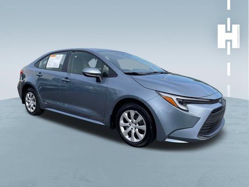 Used 2024 Toyota Corolla LE AWD/4WD image 1
