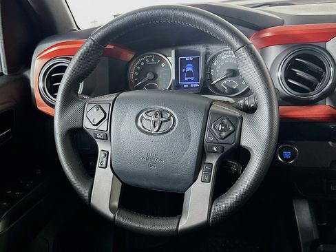 Used 2020 Toyota Tacoma TRD Sport image 18