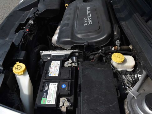 Used 2018 Jeep Cherokee Limited AWD/4WD image 36