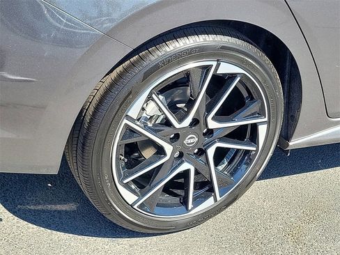 New 2025 Nissan Sentra SR image 3