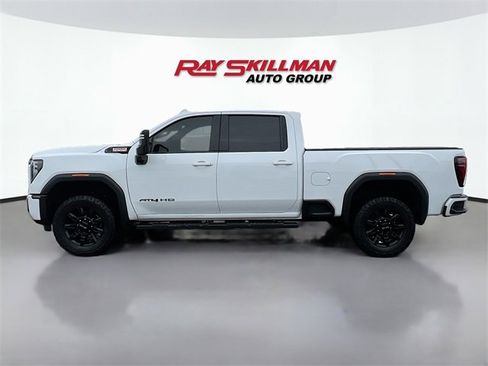 Used 2024 GMC Sierra 2500 AT4 image 4