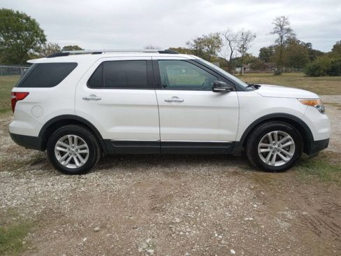 Used 2014 Ford Explorer XLT w/ Equipment Group 202A image 8