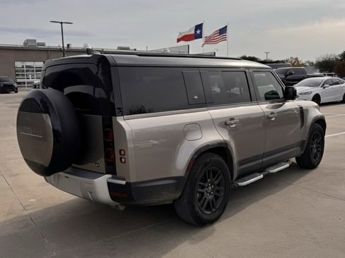 Used 2023 Land Rover Defender 130 SE image 8
