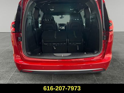 New 2026 Chrysler Pacifica Select FWD image 12