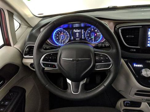 Used 2023 Chrysler Voyager LX FWD image 11