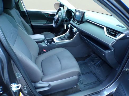 Used 2019 Toyota RAV4 LE w/ Carpet Mat Package AWD/4WD image 6