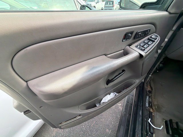Used 2005 GMC Yukon SLT w/ SLT Preferred Equipment Group AWD/4WD image 14