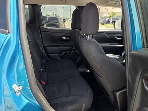 Used 2022 Jeep Renegade Latitude AWD/4WD image 15