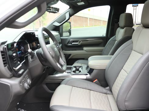 New 2026 Chevrolet Silverado 2500 ZR2 w/ LPO, Dark Essentials Package AWD/4WD image 11