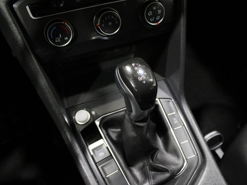 Used 2024 Volkswagen Tiguan SE image 22