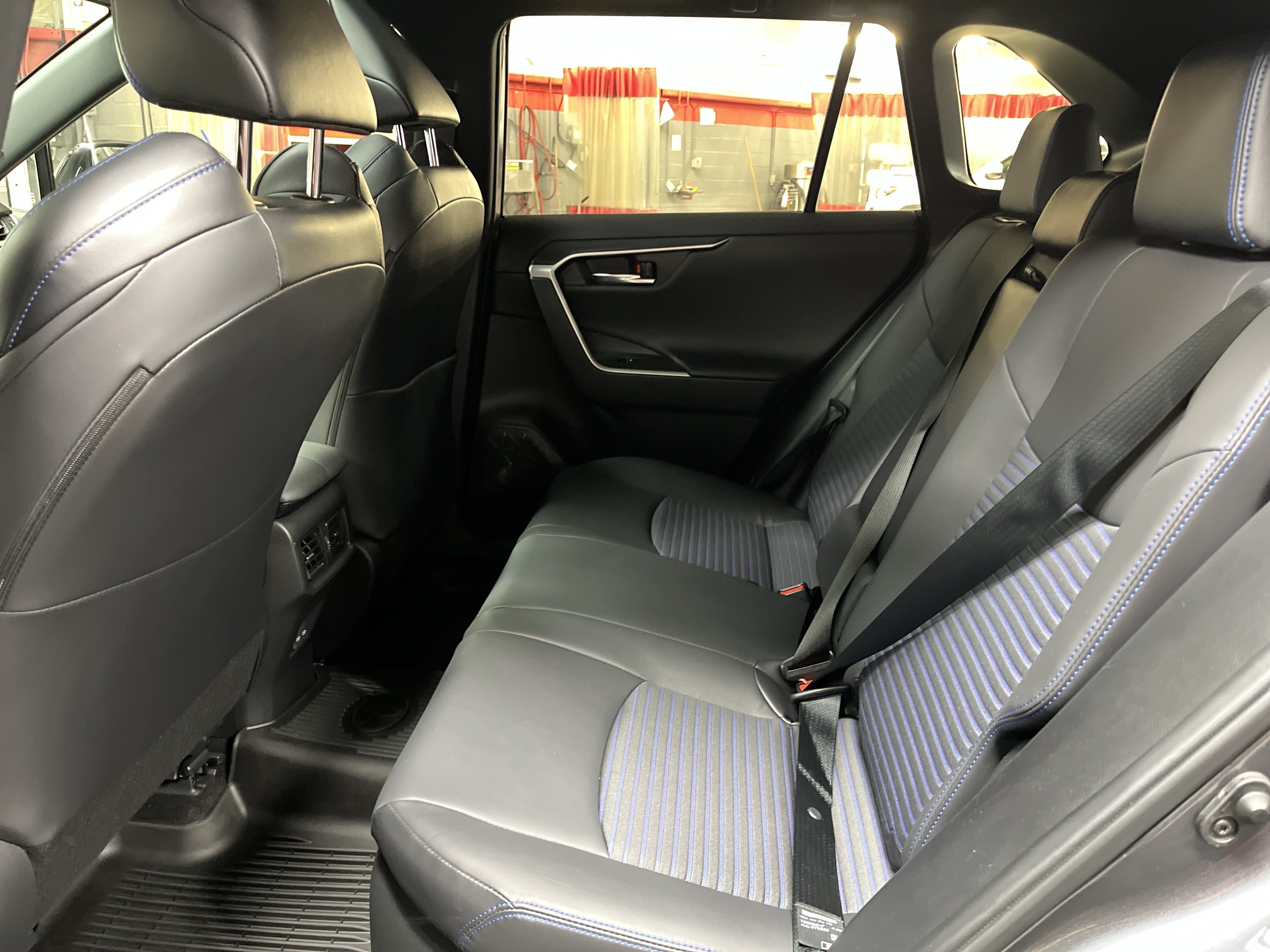 Used 2023 Toyota RAV4 XSE AWD/4WD image 31