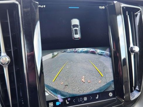 Certified 2022 Volvo XC60 B5 Momentum image 24