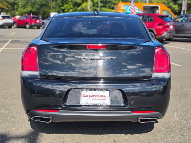 Used 2023 Chrysler 300 Touring w/ Sport Appearance Package RWD image 6