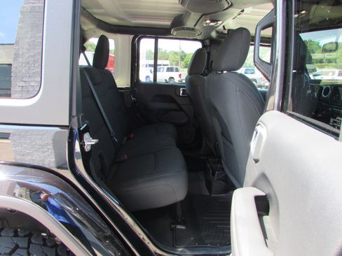 Used 2021 Jeep Wrangler Unlimited Sahara image 13