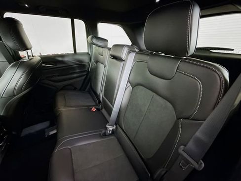 New 2025 Jeep Grand Cherokee Altitude image 24
