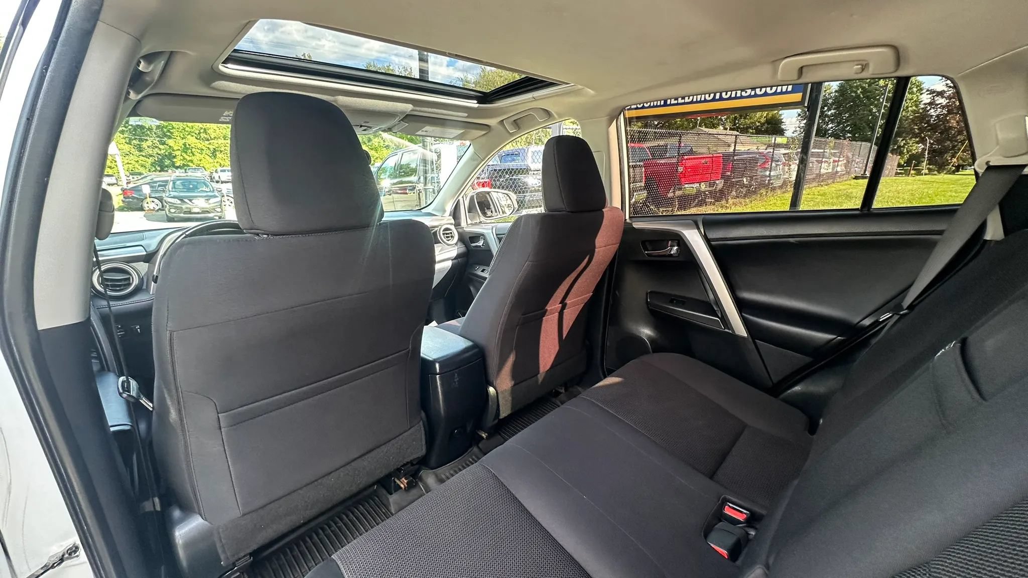 Used 2016 Toyota RAV4 XLE AWD/4WD image 28