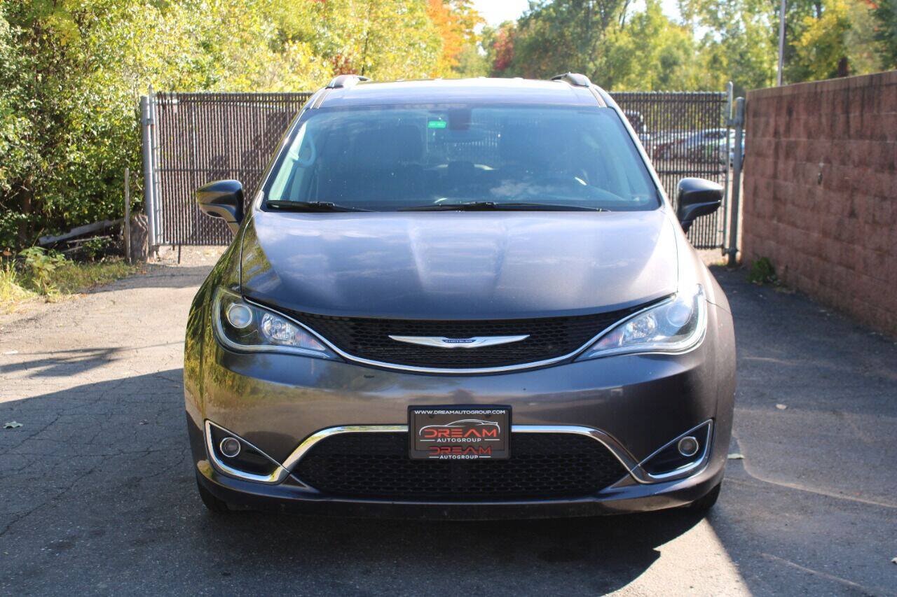Used 2020 Chrysler Pacifica Touring-L FWD image 7