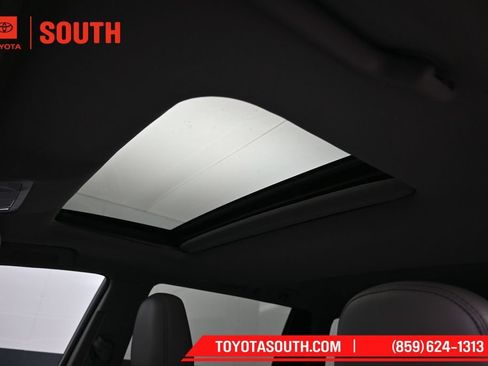 Used 2016 Toyota Highlander Limited AWD/4WD image 21