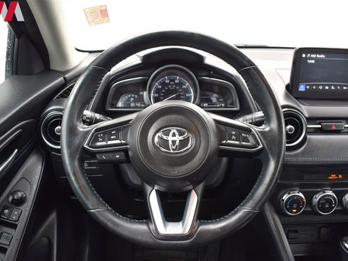 Used 2019 Toyota Yaris XLE image 14