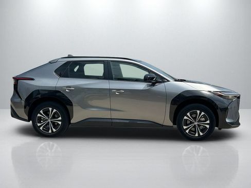 Used 2024 Toyota bZ4X AWD image 4