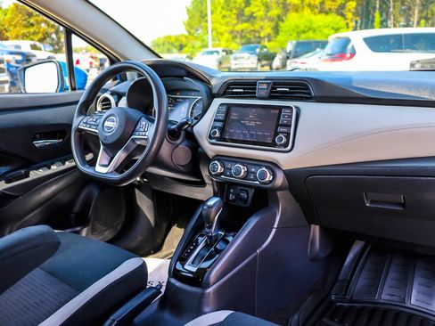 Used 2020 Nissan Versa SV FWD image 6