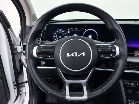 Certified 2025 Kia Sportage SX AWD/4WD image 4