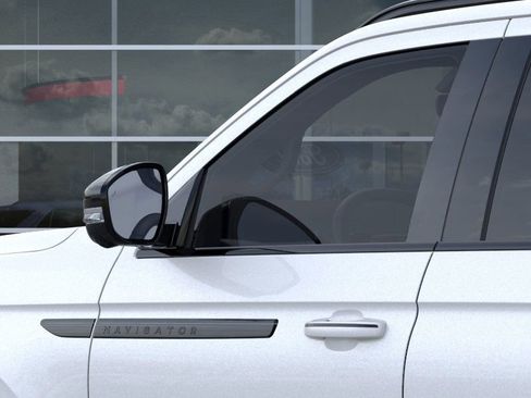 New 2025 Lincoln Navigator L Reserve w/ Jet Appearance Package image 42