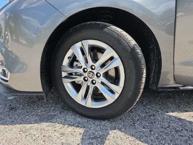 Used 2026 Toyota Sienna Limited FWD image 29