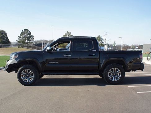 Used 2017 Toyota Tacoma Limited w/ Tow Package image 14