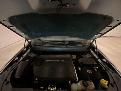 Used 2019 Jeep Cherokee Trailhawk w/ Cold Weather Group image 25