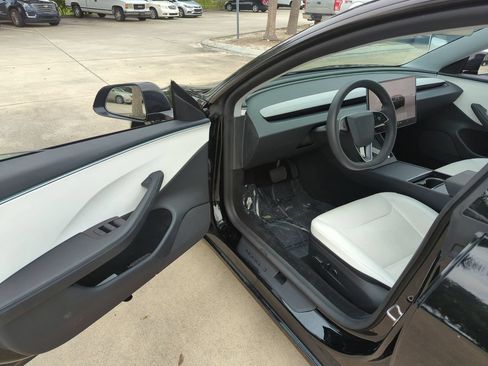 Used 2024 Tesla Model 3 Standard Range RWD image 7