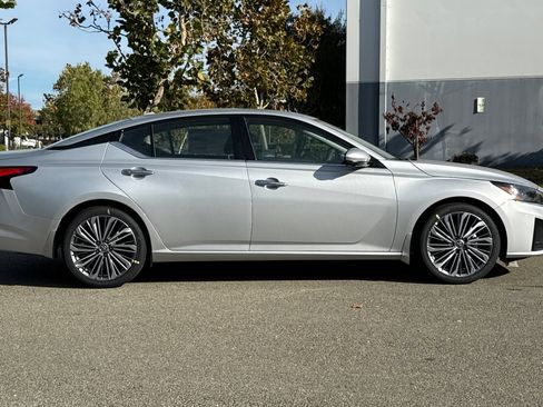 New 2025 Nissan Altima 2.5 SL image 3