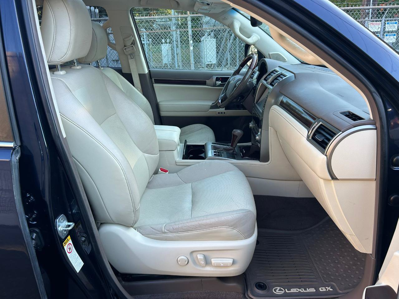 Used 2017 Lexus GX 460 Premium w/ Premium Package AWD/4WD image 19