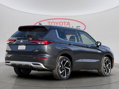 Used 2025 Mitsubishi Outlander SEL image 3