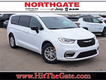 New 2026 Chrysler Pacifica Select