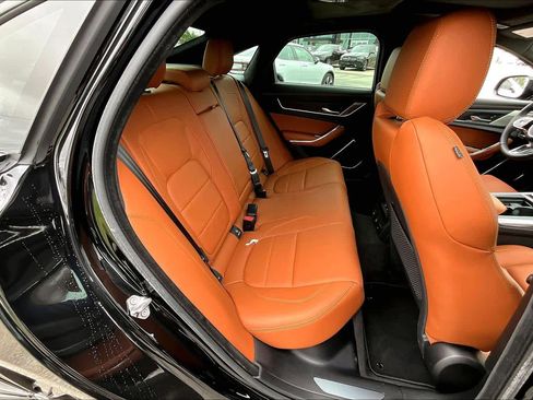 Used 2024 Jaguar XF R-Dynamic SE AWD/4WD image 19