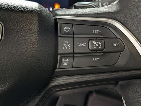 Used 2023 Jeep Grand Cherokee Altitude image 21