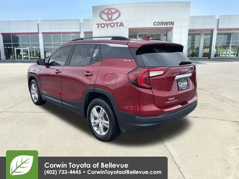 Used 2024 GMC Terrain SLE w/ Driver Convenience Package image 3