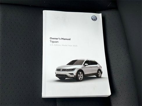 Used 2018 Volkswagen Tiguan SE w/ Panoramic Sunroof Package image 19