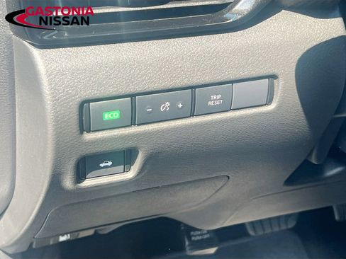 Used 2022 Nissan Sentra SR w/ Trunk Package image 13