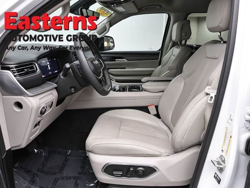 Used 2024 Jeep Wagoneer L Series II w/ Flexible Seating Group RWD image 14