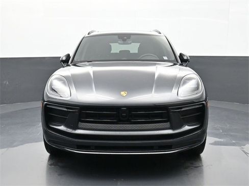 Used 2025 Porsche Macan image 30
