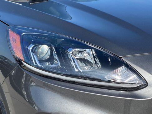 Used 2022 Ford Escape SEL w/ Technology Package image 9