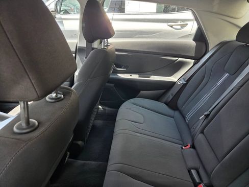 Used 2025 Hyundai Elantra SEL FWD image 10