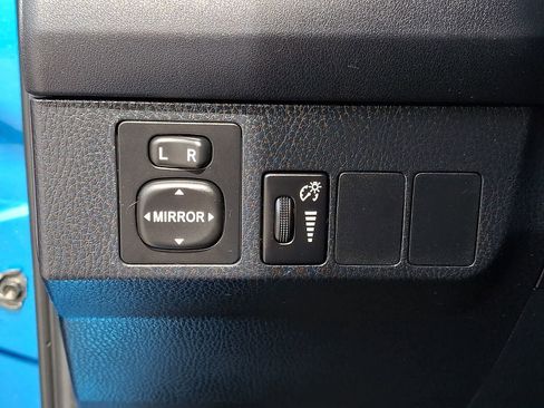 Used 2016 Toyota RAV4 LE AWD/4WD image 27
