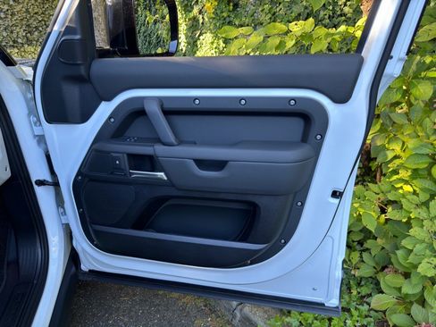 New 2025 Land Rover Defender 110 S image 21