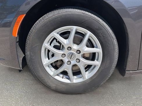 Used 2023 Chrysler Pacifica Touring-L FWD image 41