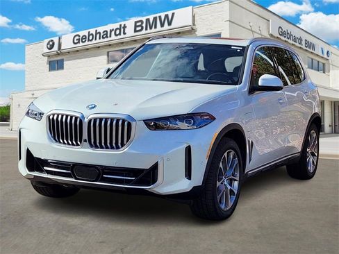 New 2026 BMW X5 xDrive50e w/ Premium Package image 3